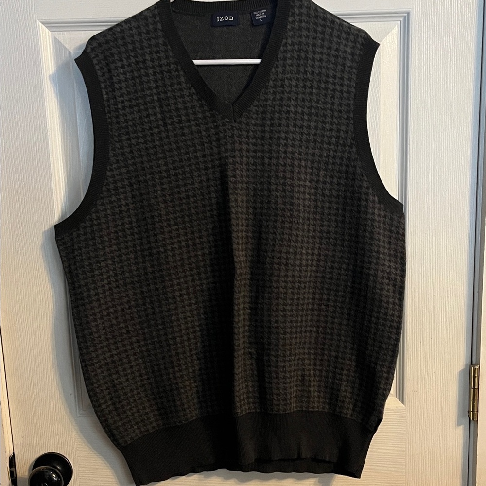 Izod Men's Charcoal V-Neck Sweater Vest